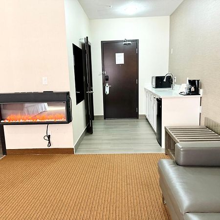 Southfort Inn Fort Saskatchewan Eksteriør billede