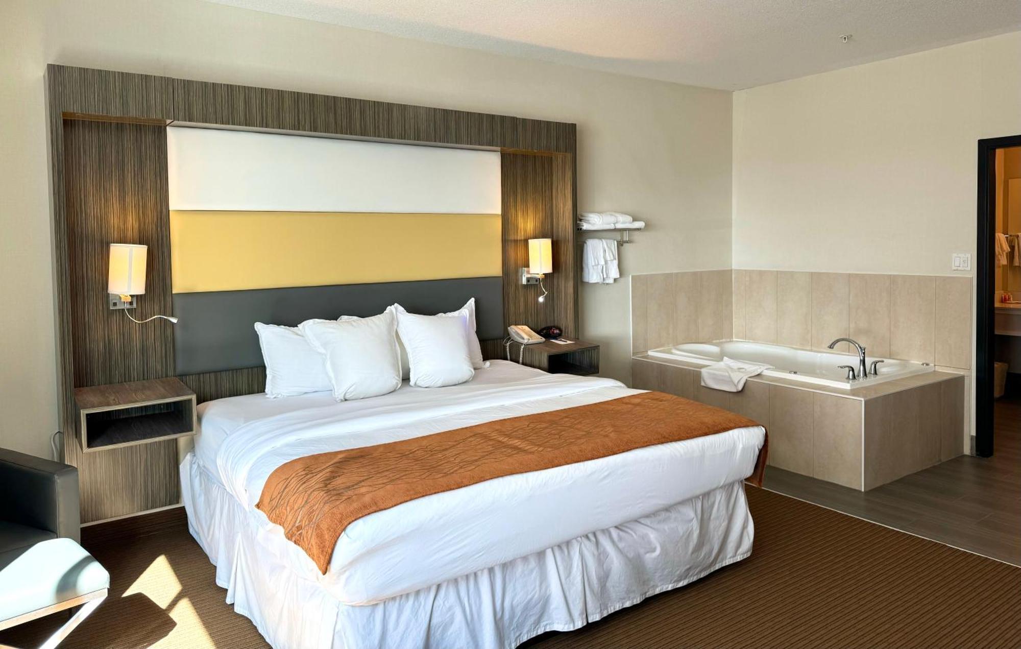 Southfort Inn Fort Saskatchewan Eksteriør billede