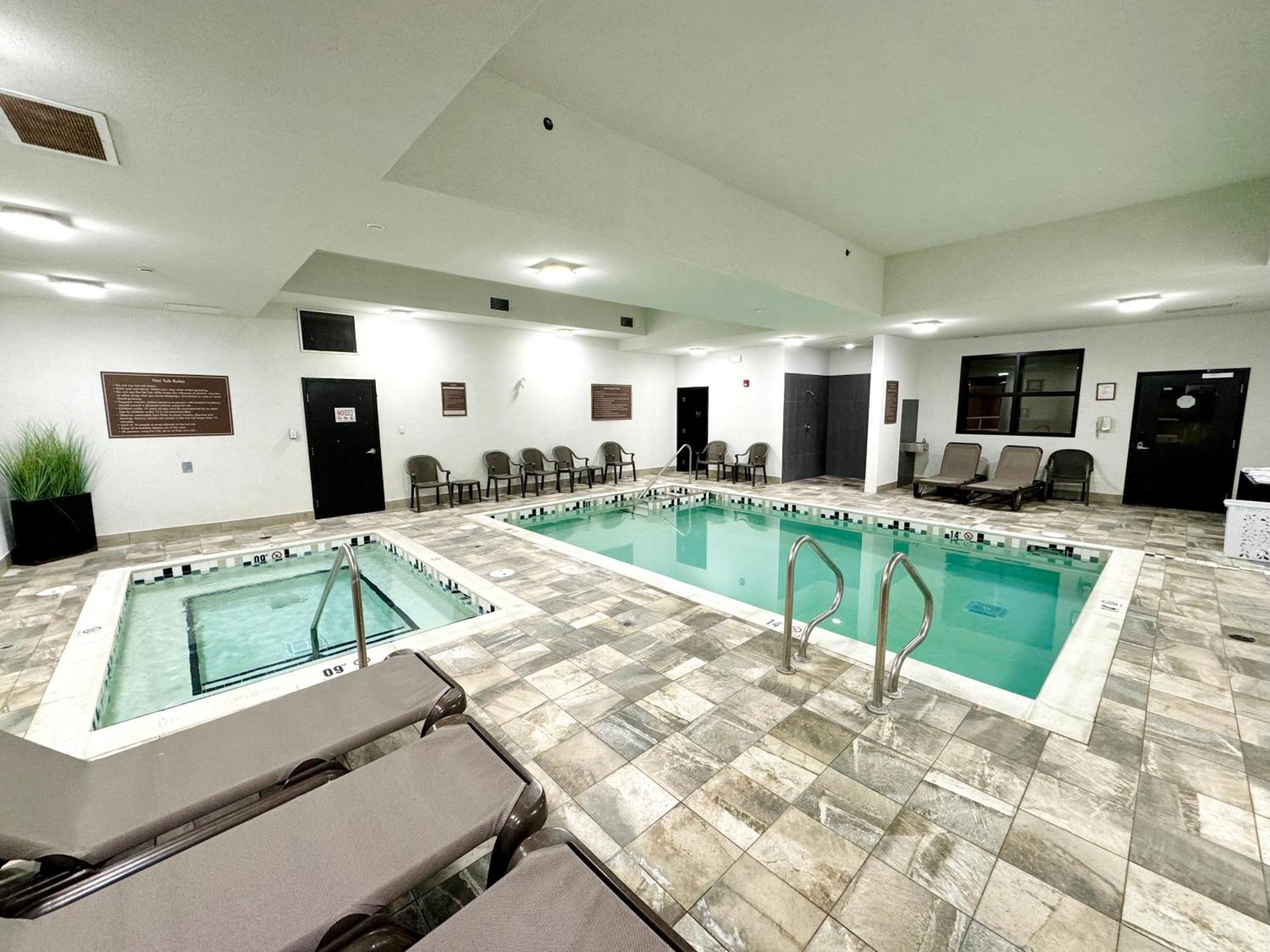 Southfort Inn Fort Saskatchewan Eksteriør billede