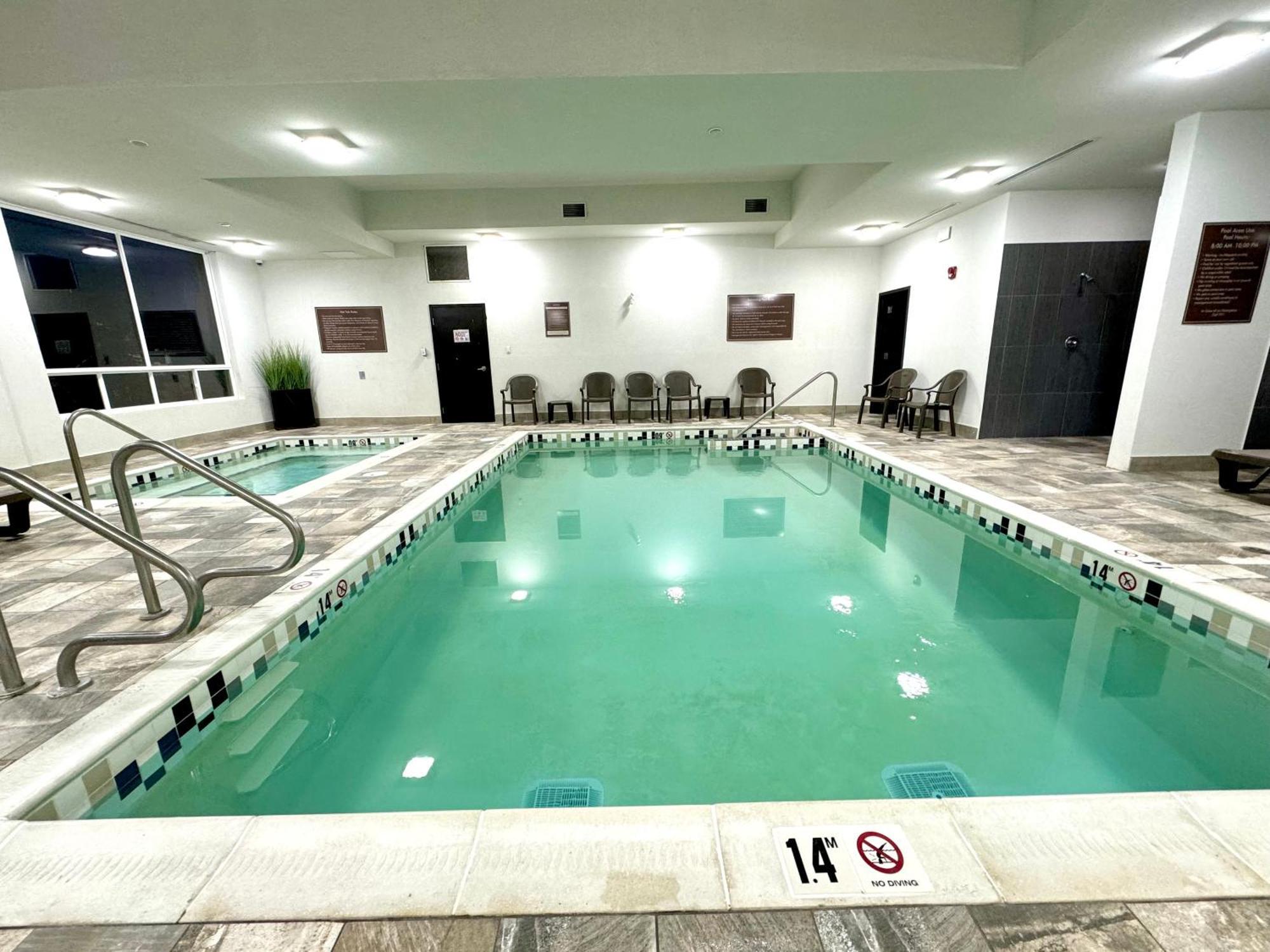 Southfort Inn Fort Saskatchewan Eksteriør billede