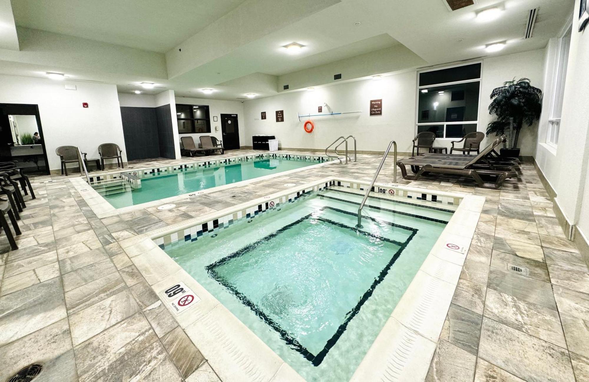 Southfort Inn Fort Saskatchewan Eksteriør billede